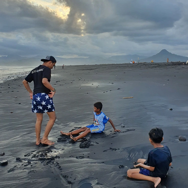 Fasilitas di Pantai Bambang