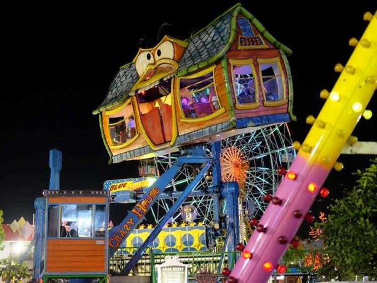 Fasilitas di Surabaya Carnival Park