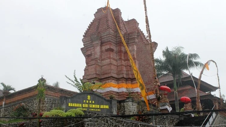 Jam Buka Candi Mandara Giri Semeru Agung