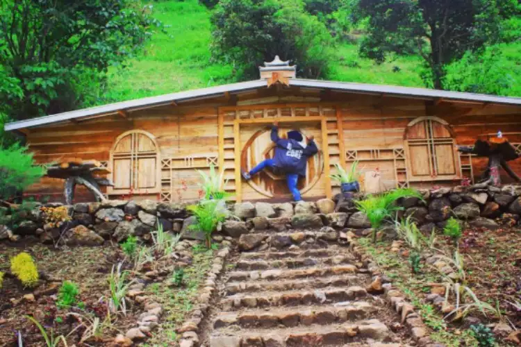 Rumah Hobbit Magetan