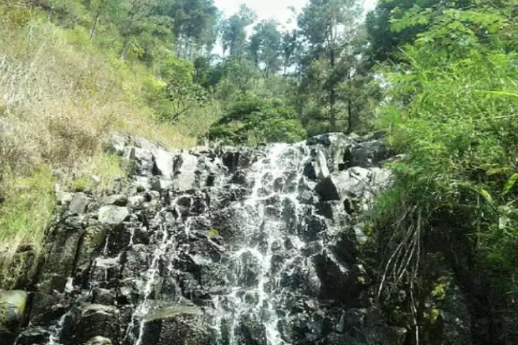 Air Terjun Pundak Kiwo Magetan