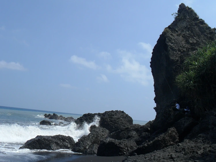 Daya Tarik Pantai Watu Godeg