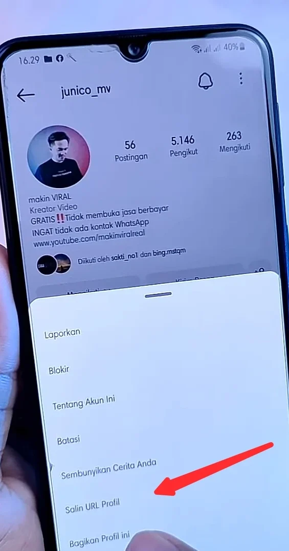 menu salin URL profil.