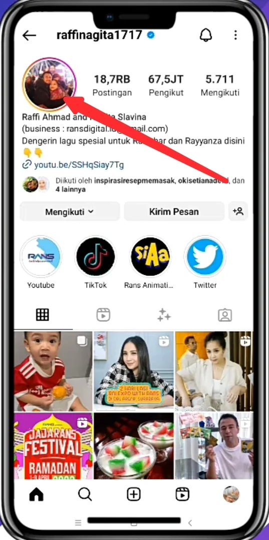 ketuk pada foto profilnya.